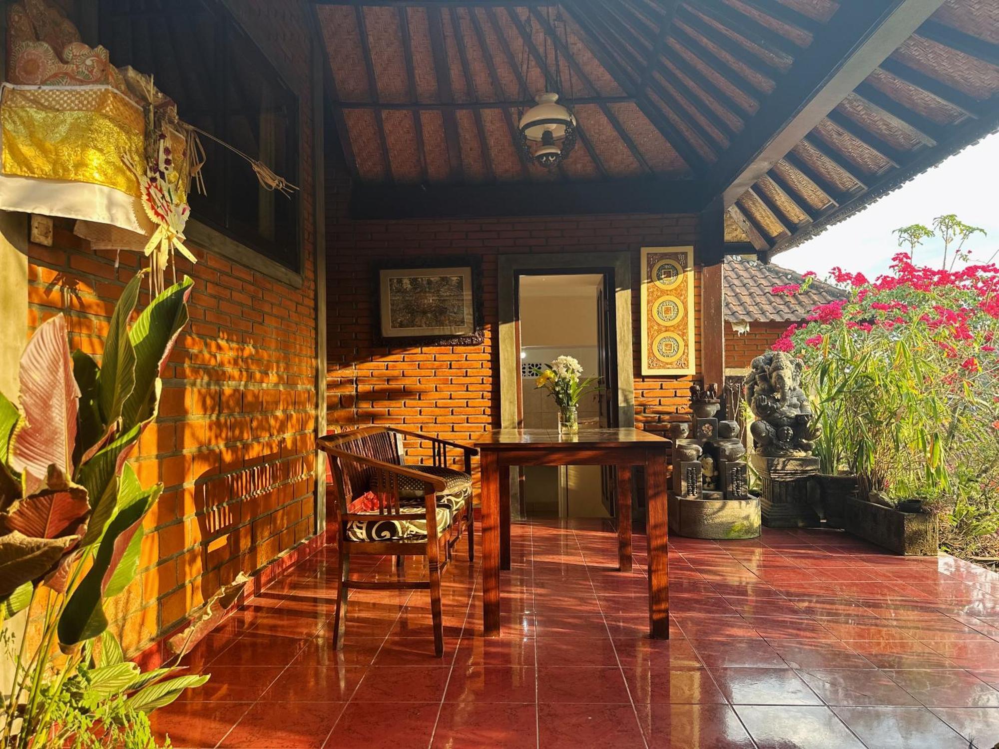 Juna's House *